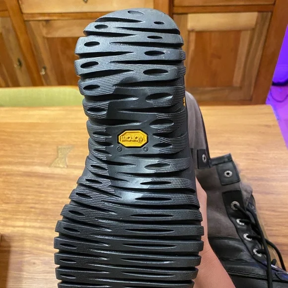 UGG boots - Picture 10 of 16